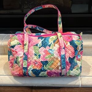 VERA BRADLEY duffle bag